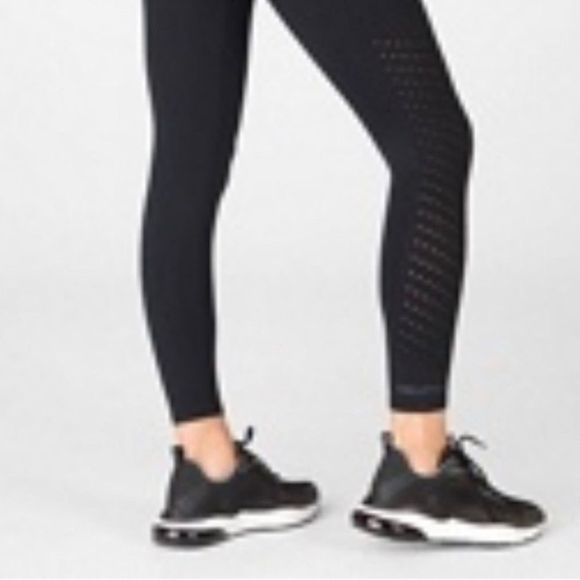 Sync High-Waisted Perforated 7/8 - Picture 2 of 2